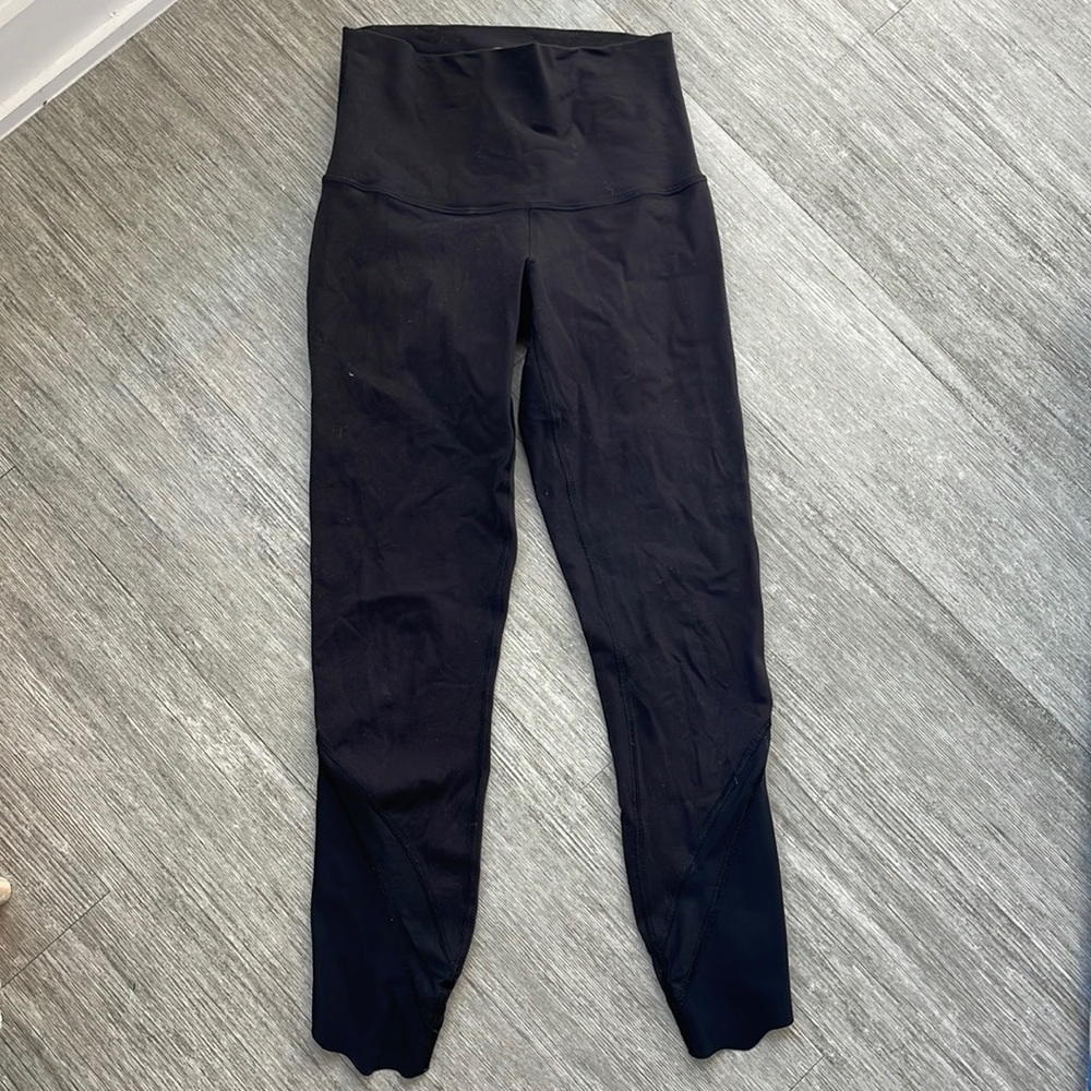 SOLD Black scalloped hem and mesh accent detailing Lululemon leggings size 4